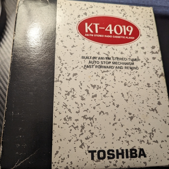 Toshiba KT-4019 Cassette Player - Picture 1 of 10